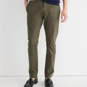 Jcrew Men’s slim-fit stretch Chino pant. Color Catskill Green